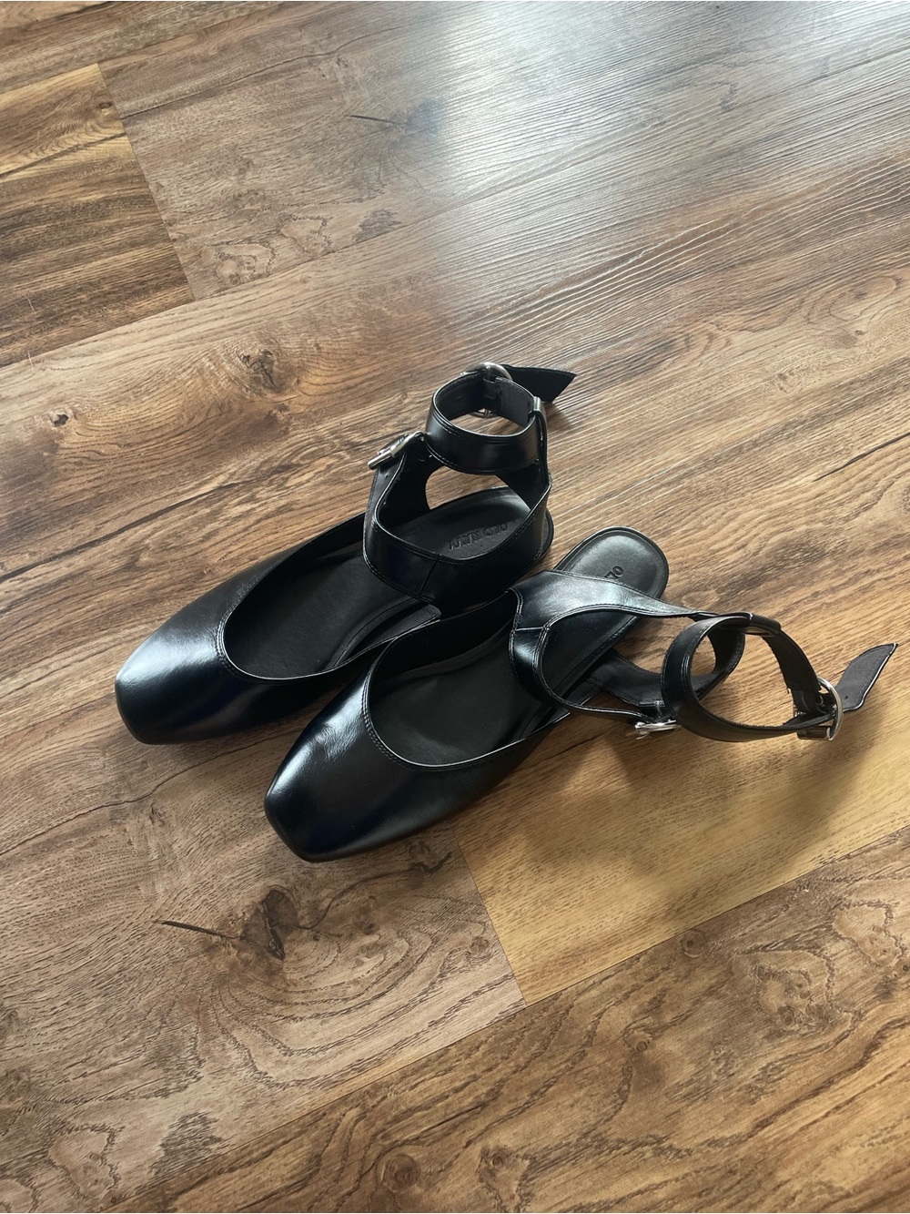 Old Navy Black Ankle-Strap Women's Flats